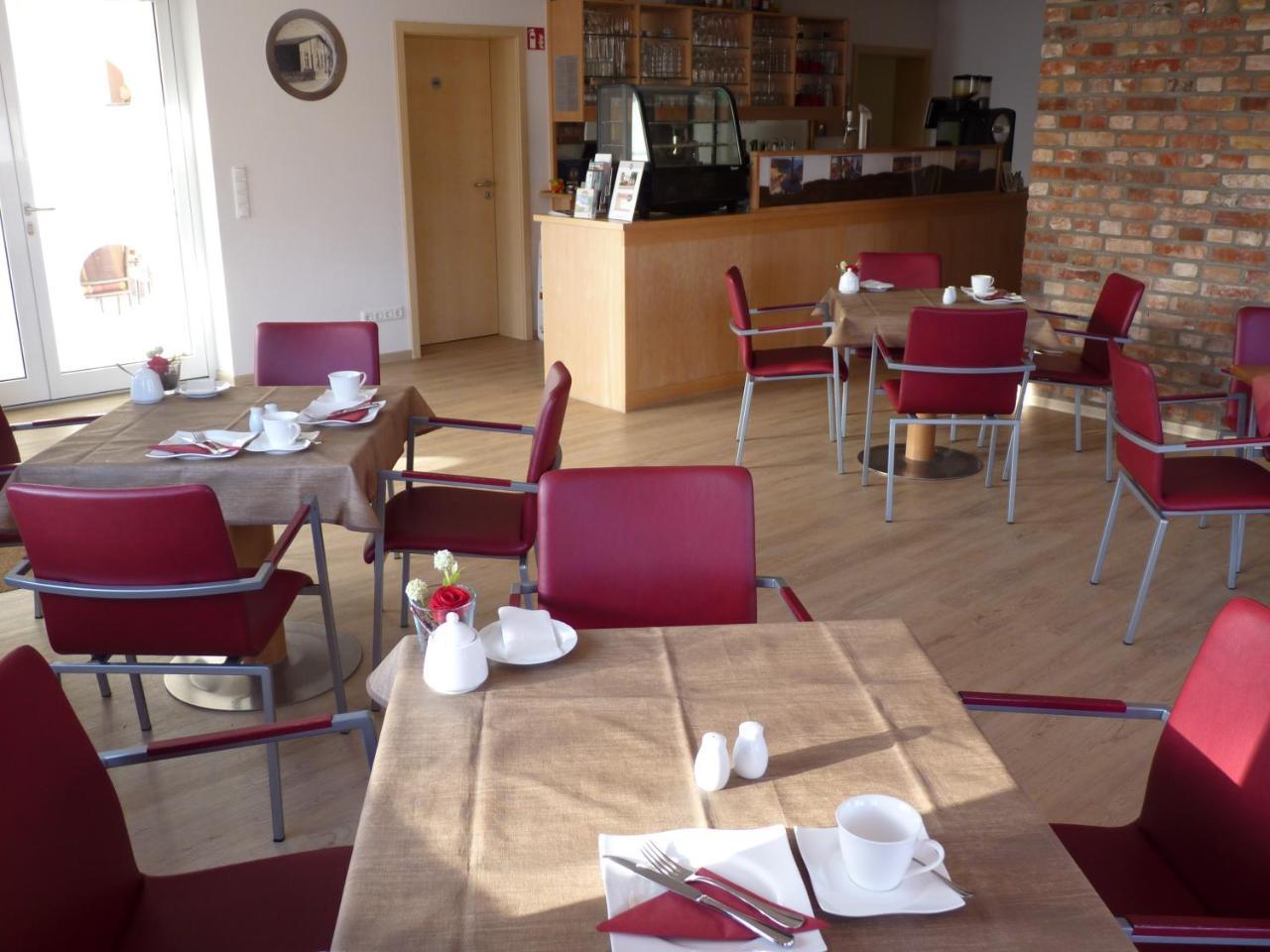 Cafe Und Pension Blohm Greifswald Exterior foto